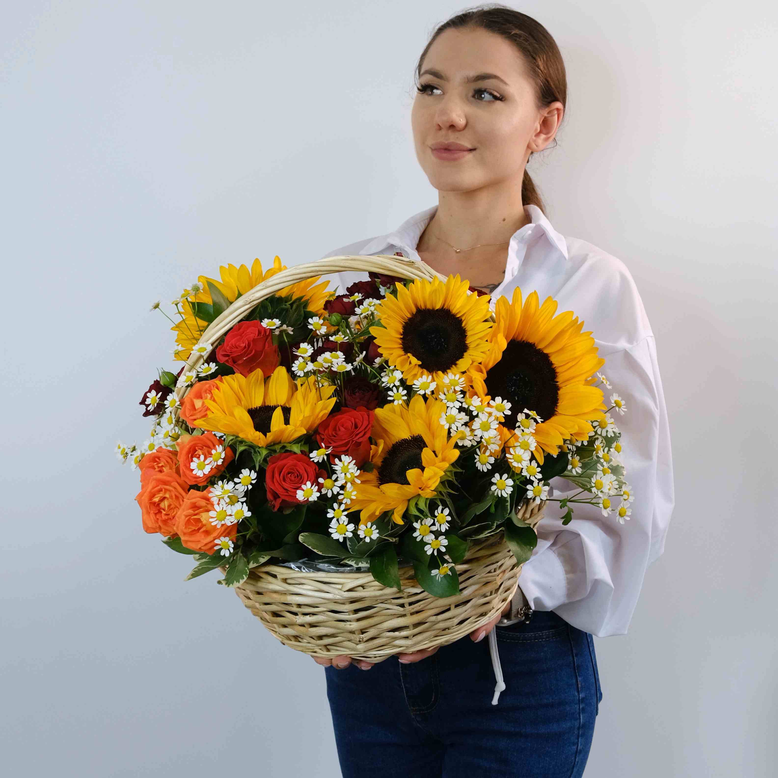 Корзина с подсолнухами "Лето для Тебя"