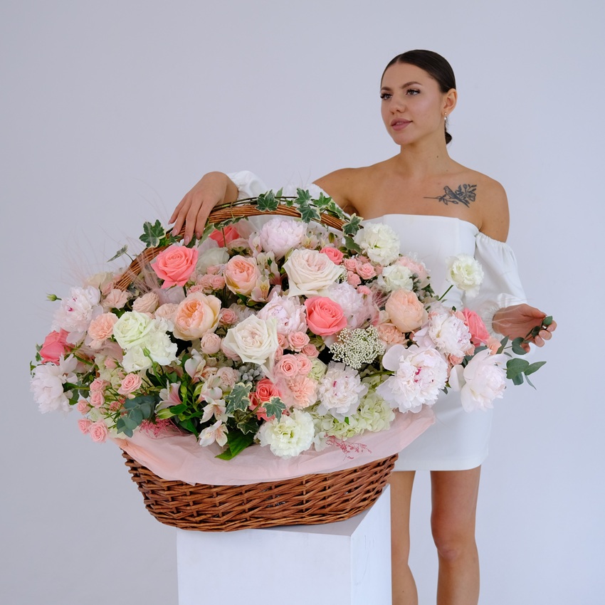 Комната цветов! Белые пионы и розы. Удиви её!