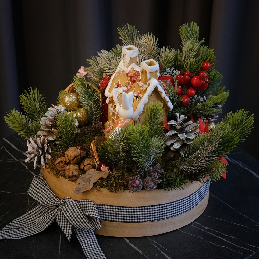 Новогодняя композиция "Пряничный домик" (искусственная)