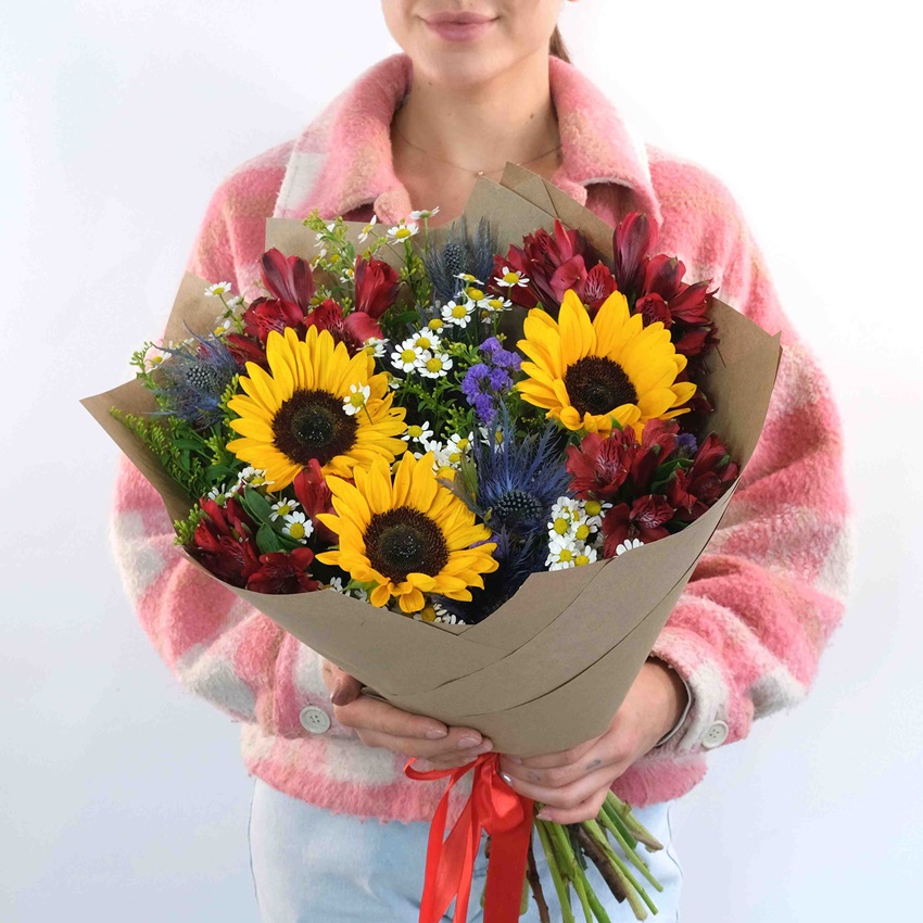 Подсолнухи в букете "Яркие краски природы"