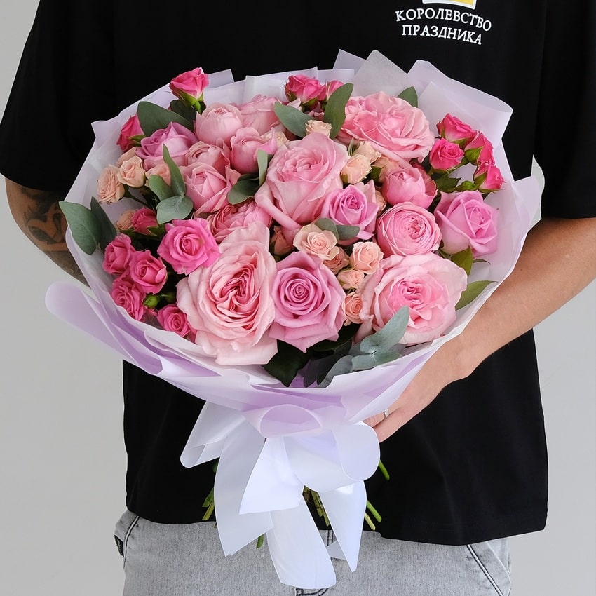 Пионовидные розы в нежном розовом букете "Amore Mio"