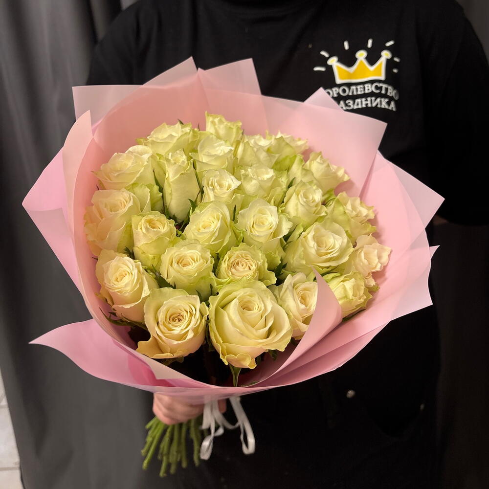 25 белых роз 40 см в букете «Лунное сафари»