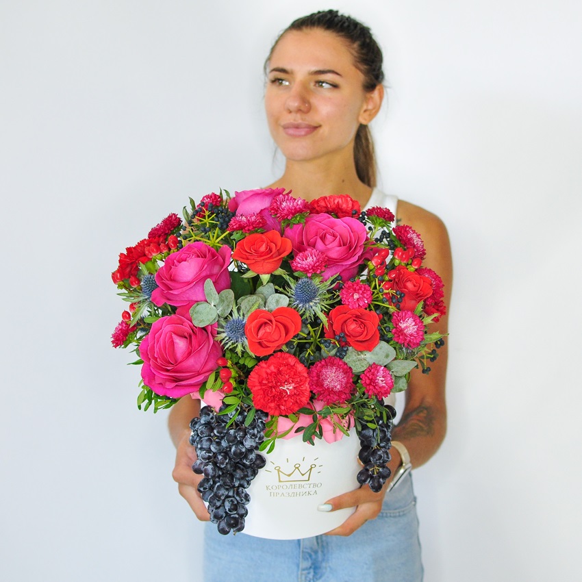 Ароматные розы Пинк Флойд в коробке "Сказки Осени"