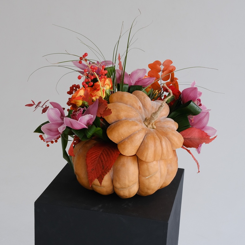 Цветы в тыкве! Тыква с орхидеями, розами и калиной