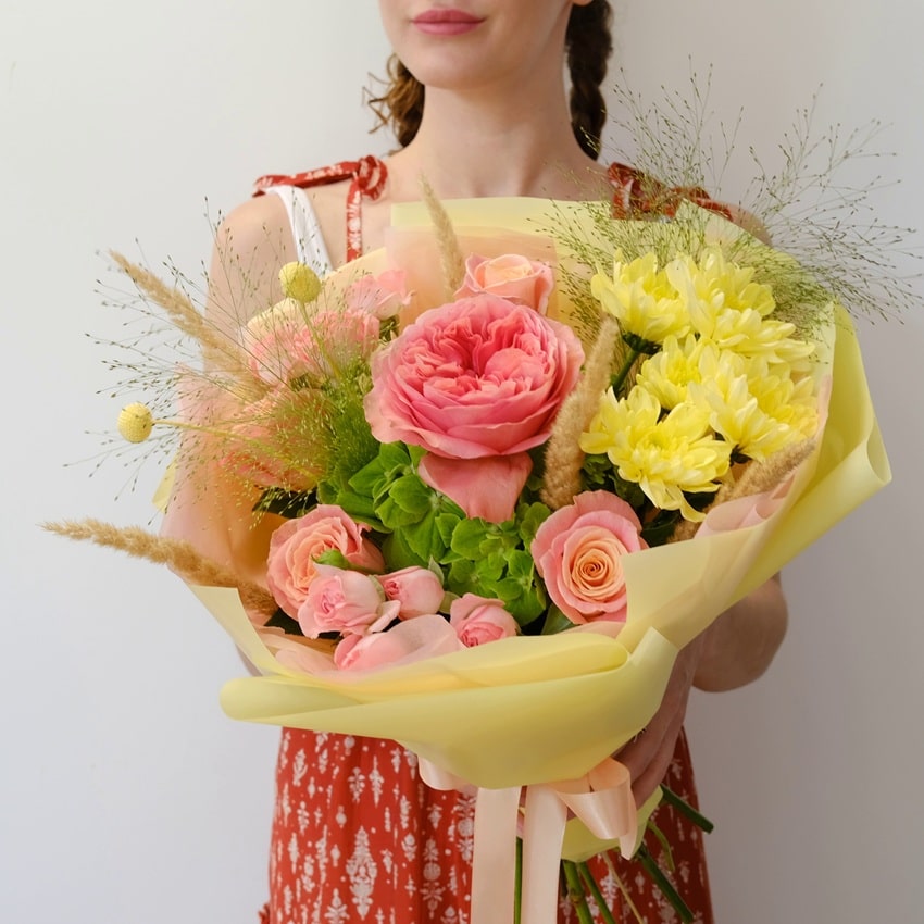 Волшебные персиковые розы в милом букете "Сладкая Сказка"