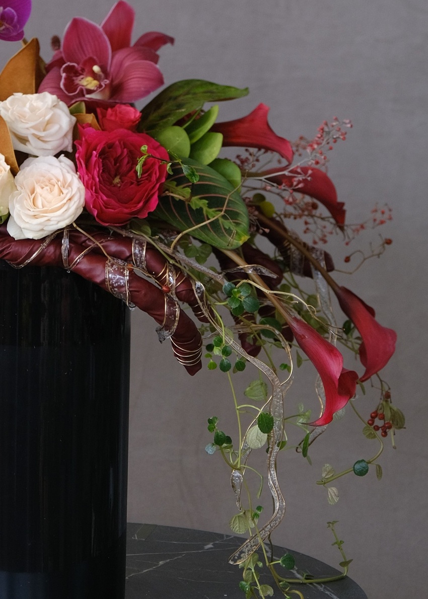 Авторский букет: каллы и орхидеи в букете "Сантанико"