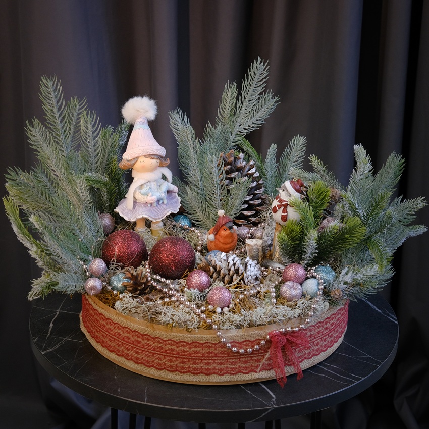 Новогодняя композиция с сувенирами "Зачарованный лес" (искусственная)