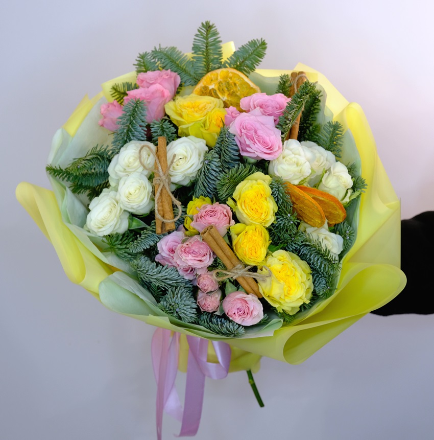 Кустовые розы и нобилис