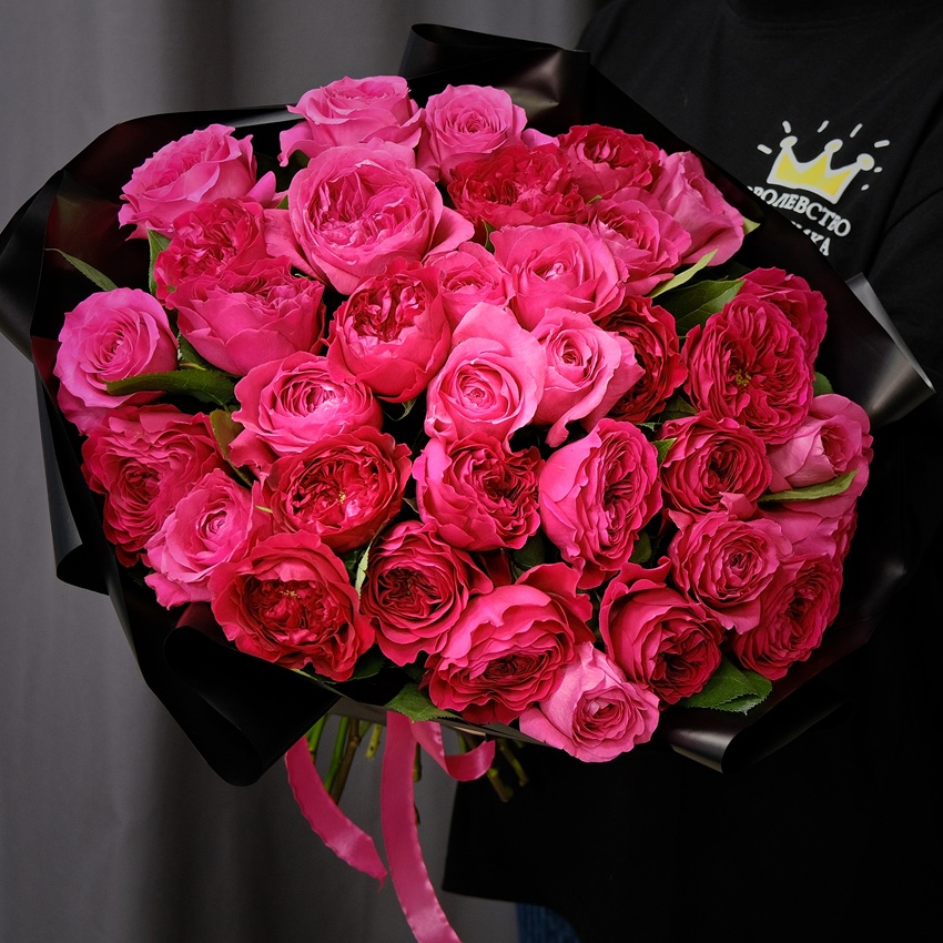 Красные пионовидные розы, 35 штучек в букете "Казанова"