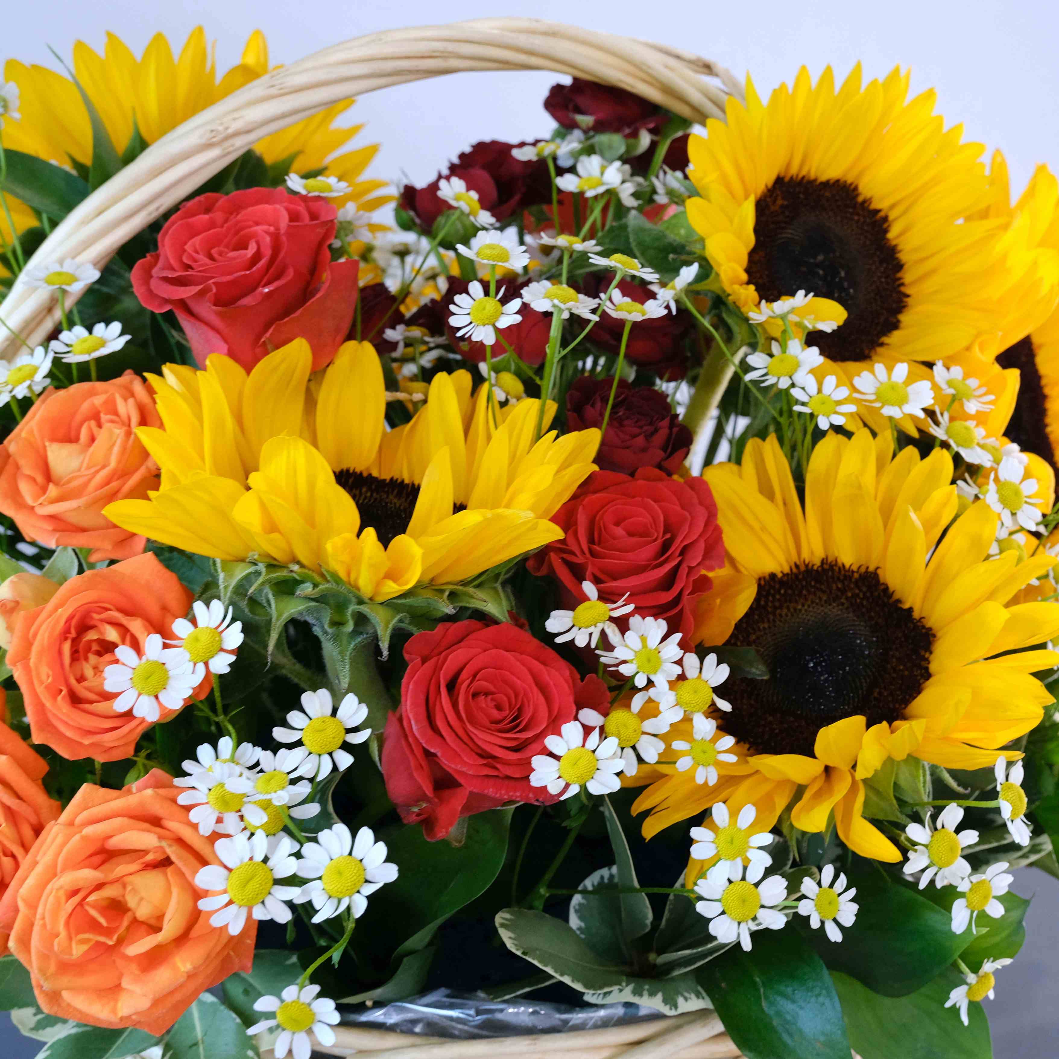 Корзина с подсолнухами "Лето для Тебя"