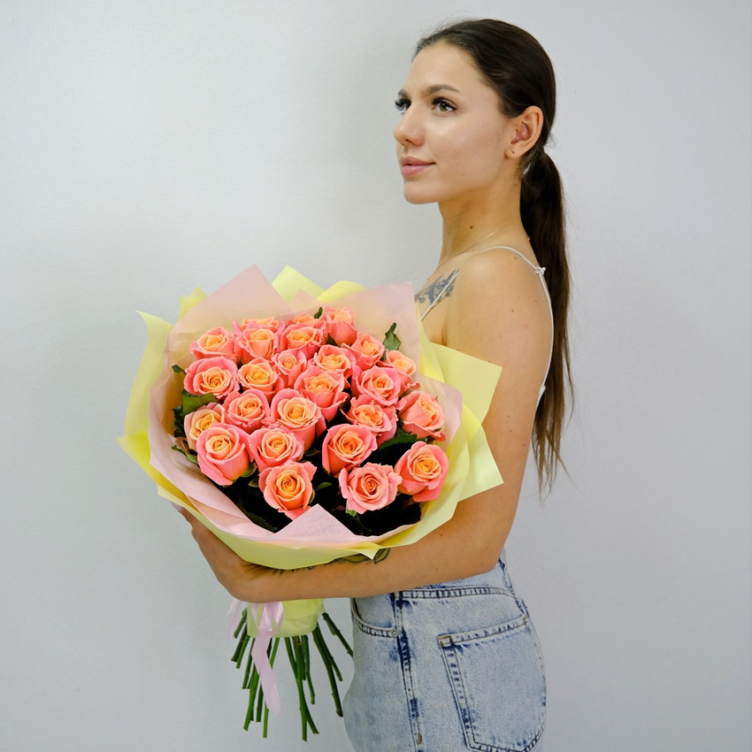 Волшебные персиковые розы 60 см, 25 штучек