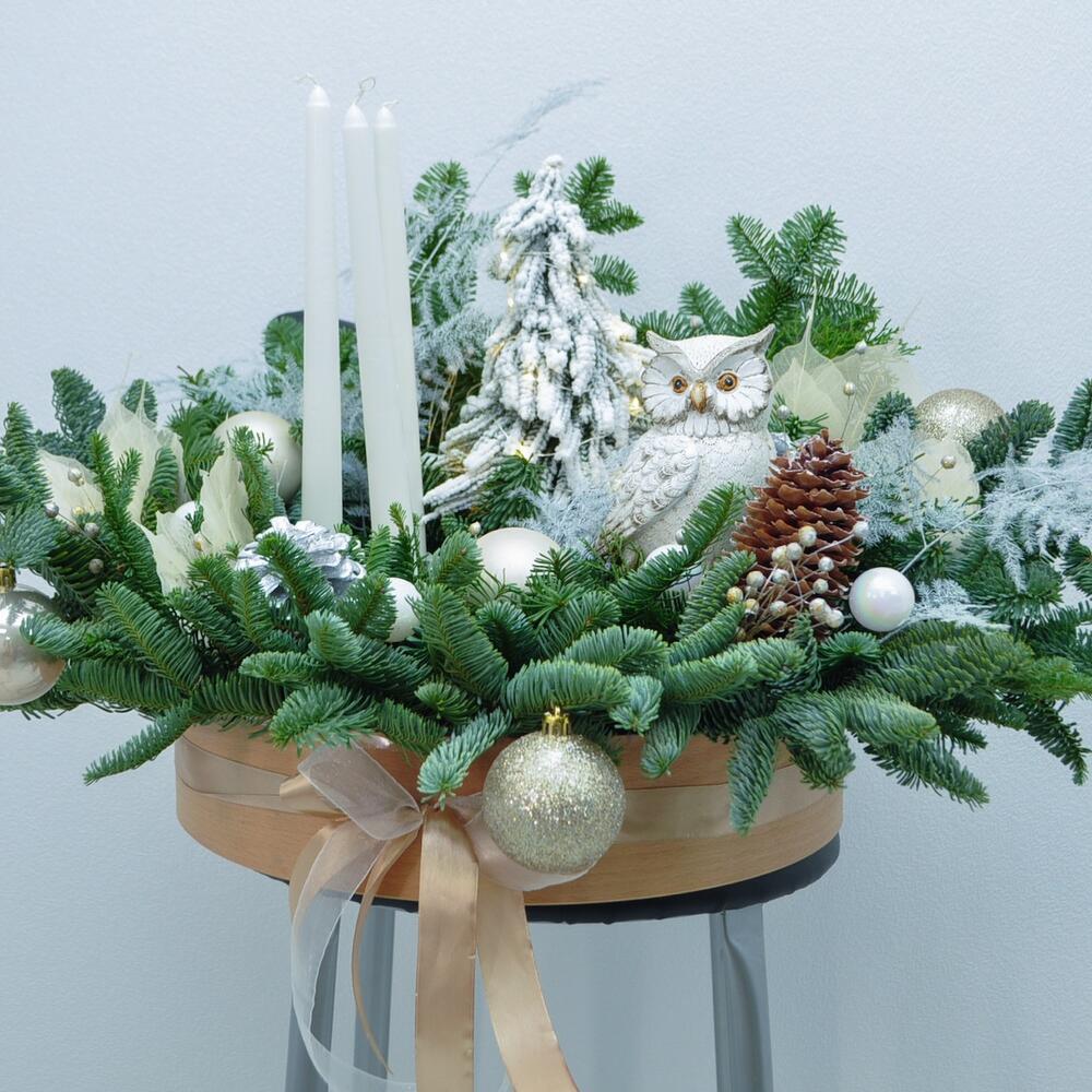 Новогодняя композиция из нобилиса со свечами «Сова из Сказки»