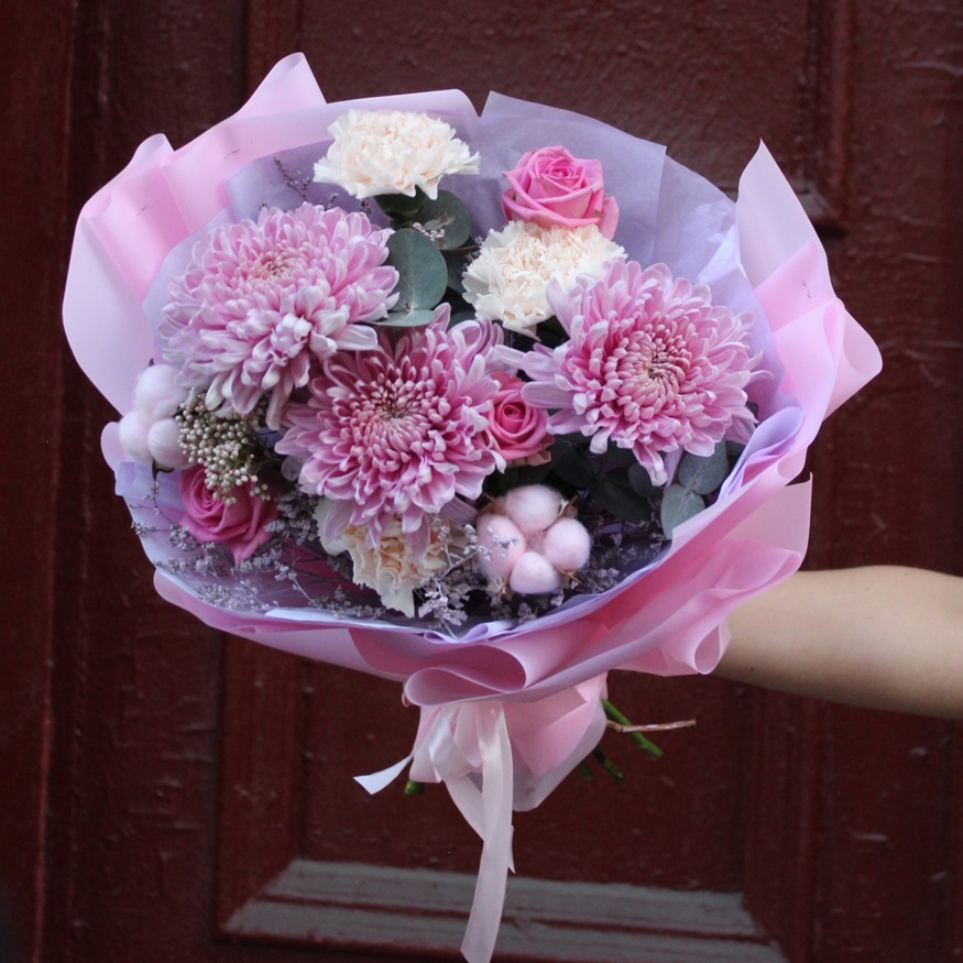 Розовые хризантемы в букете "Игристый"