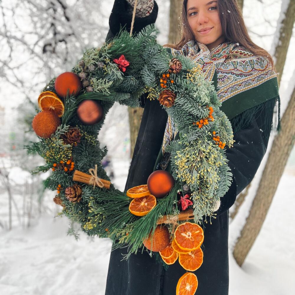 Новогодний сет из трёх элементов: венок, ёлка и композиция с корицей и апельсинами