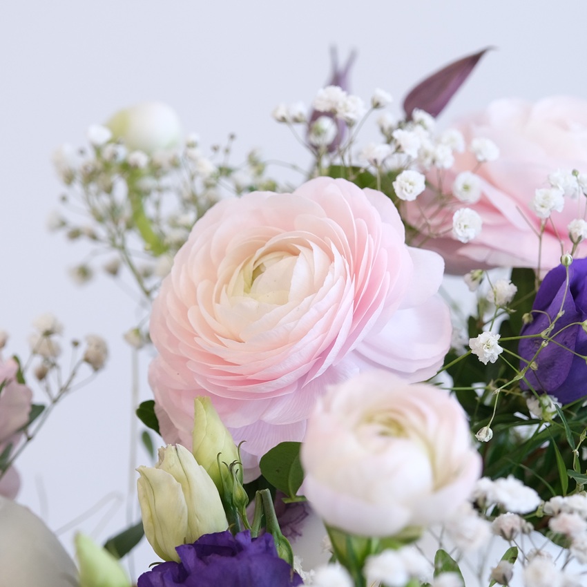 Композиция на пасху: декоративные яйца с цветочным оформлением