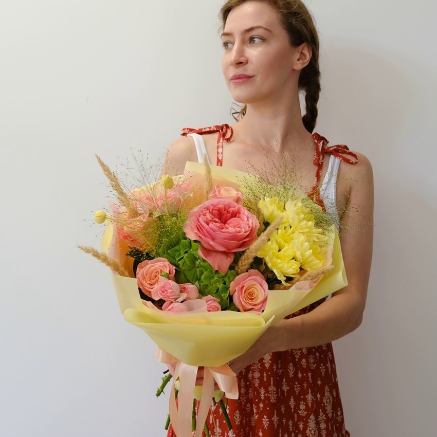 Волшебные персиковые розы в милом букете "Сладкая Сказка"