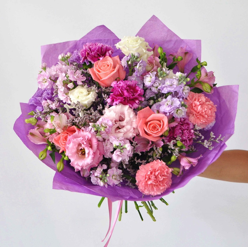 Букет "Летний сад", с эустомой и маттиолой