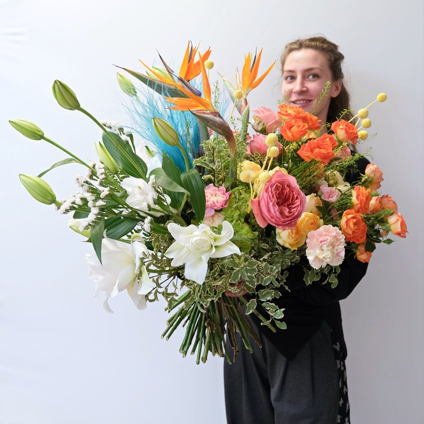 Экзотичный букет WOW! Стрелиция, гортензия, розы и пионовидная лилия. Букет гигант 80см