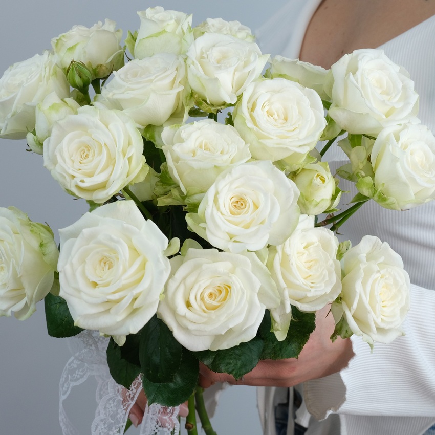 Букет невесты из 5 веточек кустовых роз "Маленькое счастье"