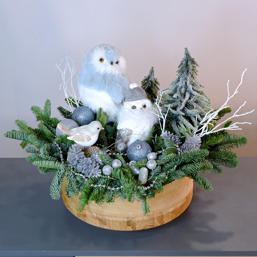 Новогодняя композиция из нобилиса с декором и сувенирами «Совиные сны»