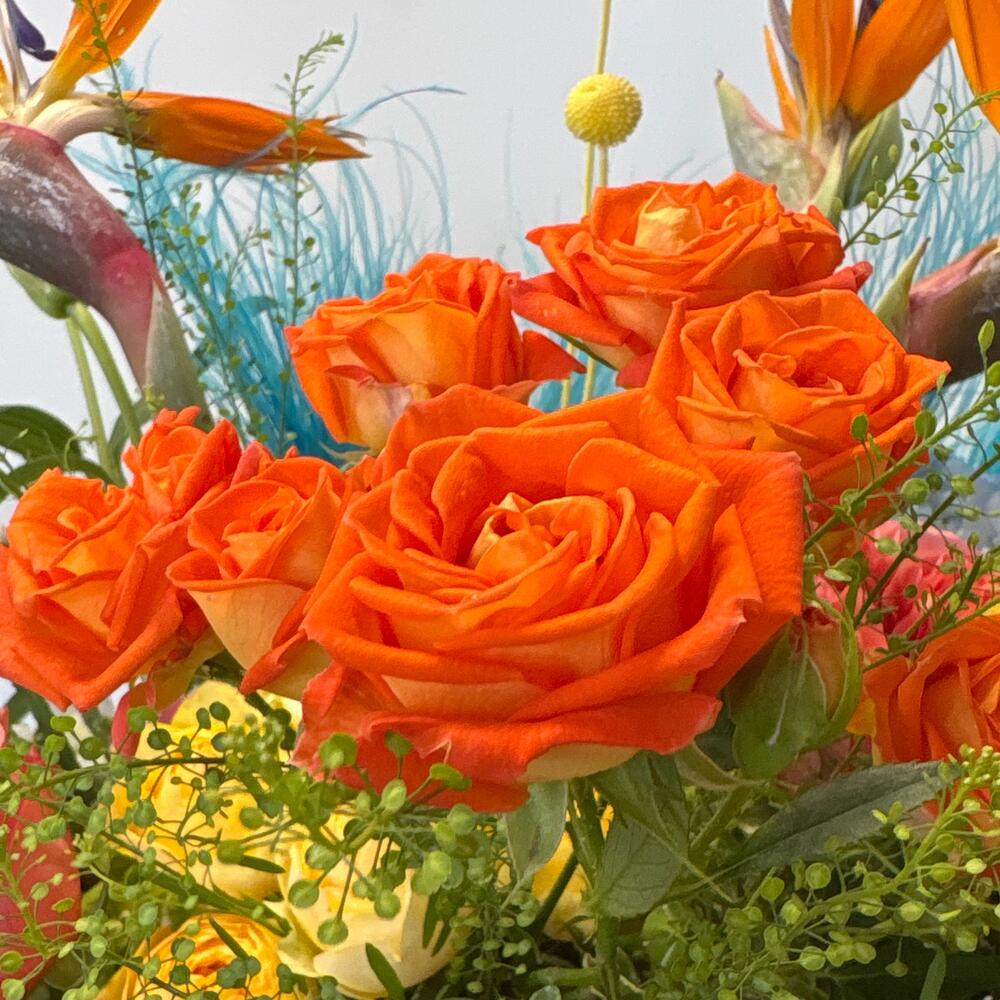 Экзотичный букет WOW! Стрелиция, гортензия, розы и пионовидная лилия. Букет гигант 80см