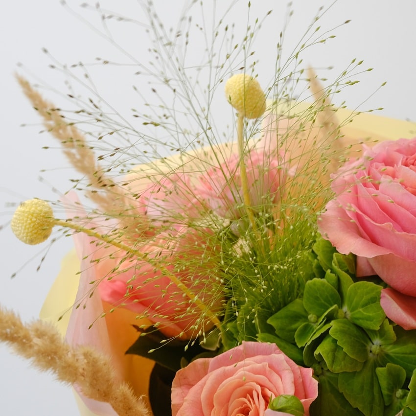 Волшебные персиковые розы в милом букете "Сладкая Сказка"