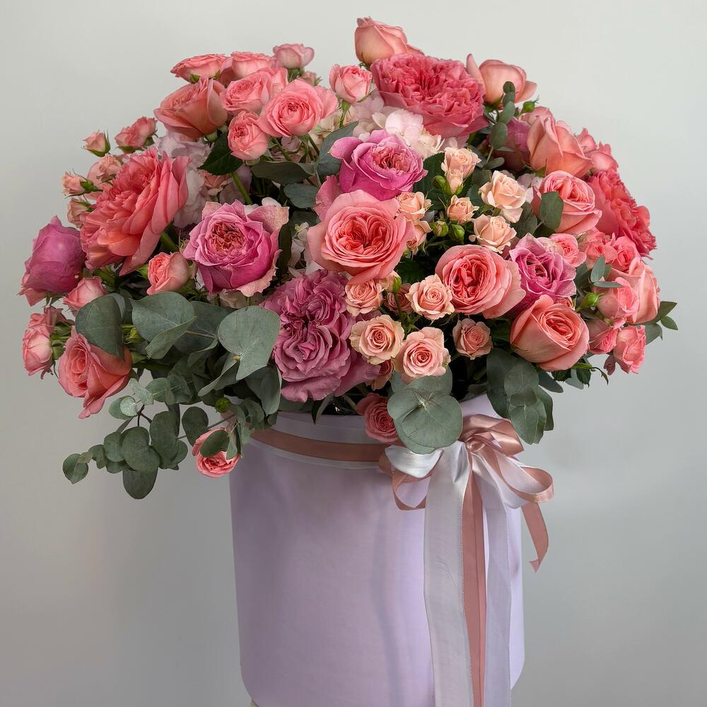 Пионовидные розы в большой коробке «Ю энд Ми»