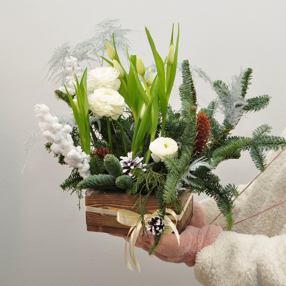 Нобилис, тюльпаны и лютики в композиции «12 месяцев»