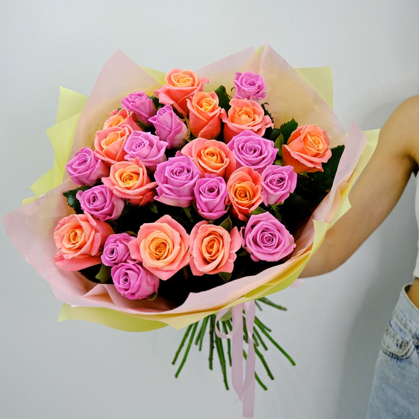 Персиковые и розовые розы 60 см, 25 штучек "Волшебный микс"