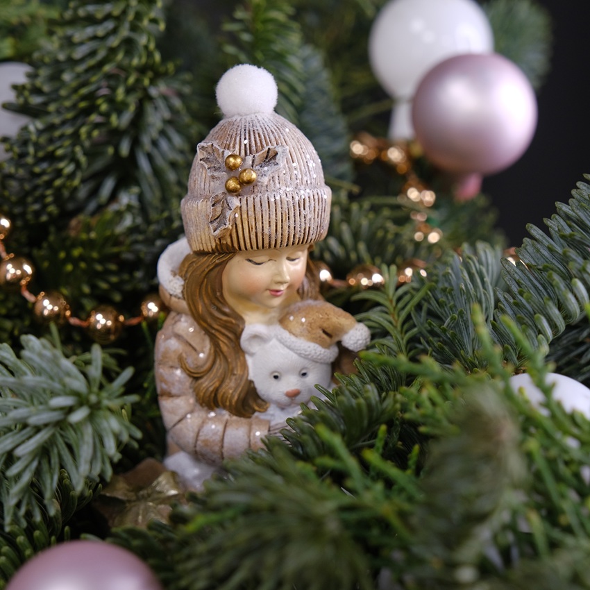 Новогодняя композиция из нобилиса "Пряничный домик" в розовых оттенках