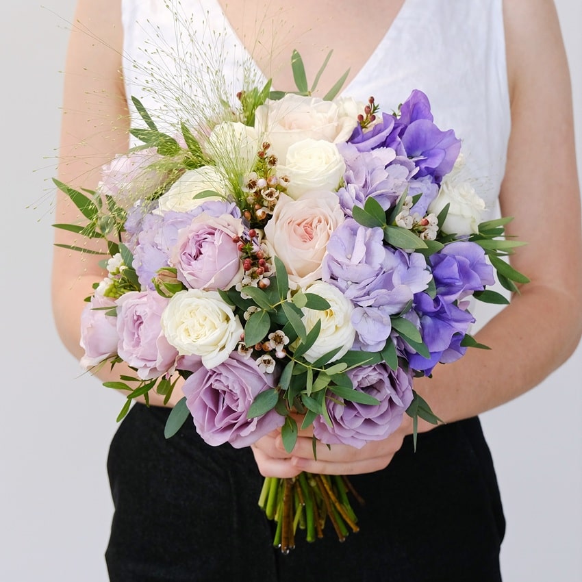 Букет невесты с пионовидными розами и гортензией "Акварель чувств"