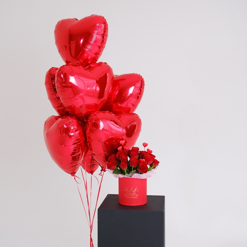 Сет: красные розы в коробочке + мармелад + шары "Сердце" (7 штучек)