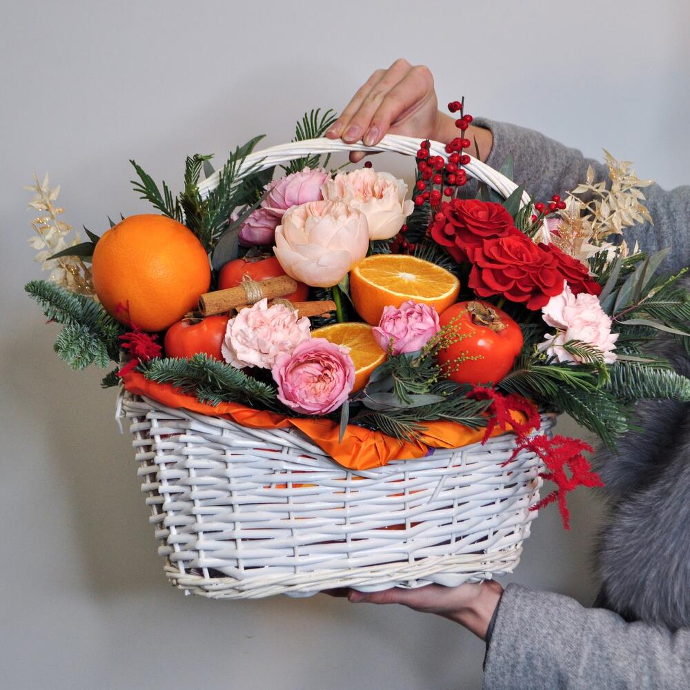 Корзина с цветами и фруктами «Апельсиновый грог»