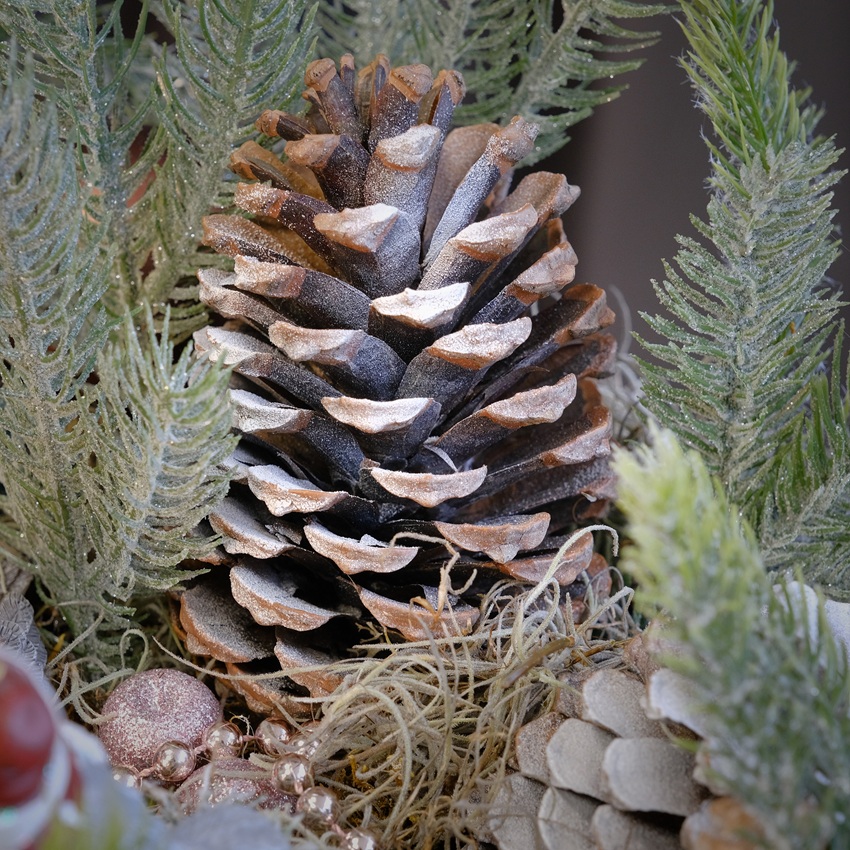 Новогодняя композиция с сувенирами "Зачарованный лес" (искусственная)