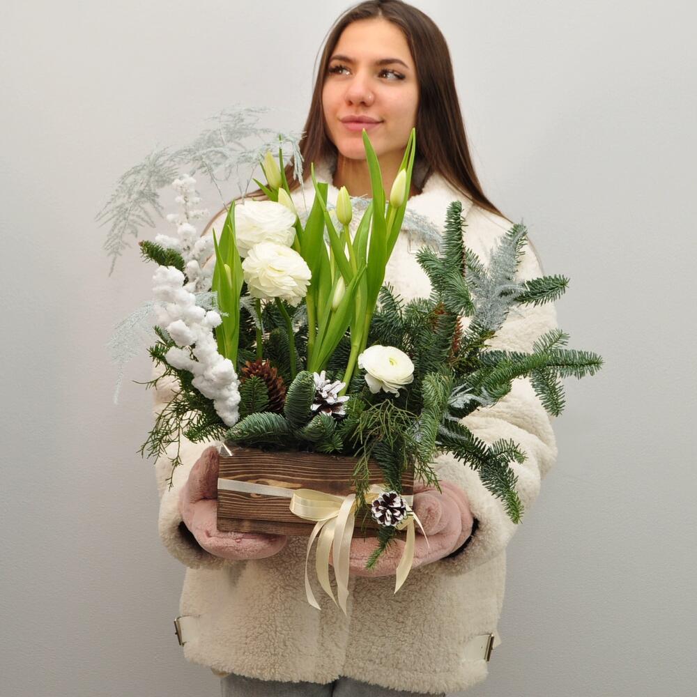 Нобилис, тюльпаны и лютики в композиции «12 месяцев»