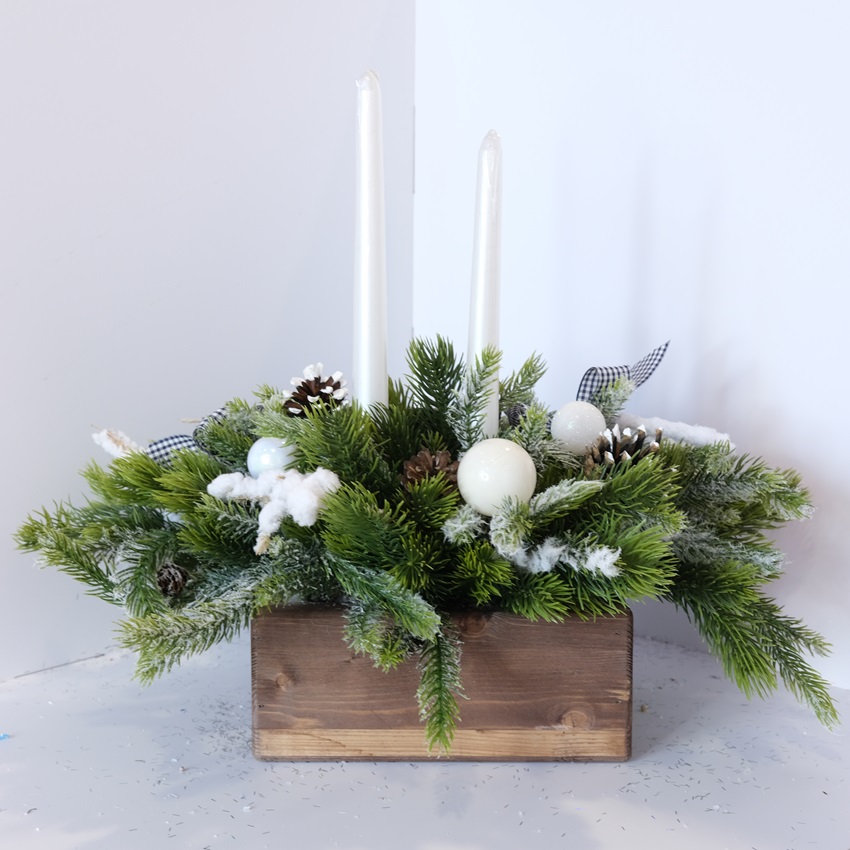 Новогодняя композиция в деревянном ящичке со свечами (искусственная)