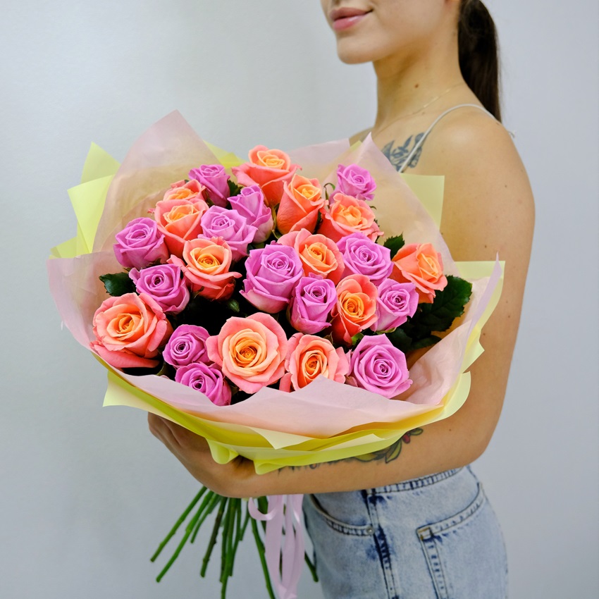 Персиковые и розовые розы 60 см, 25 штучек "Волшебный микс"