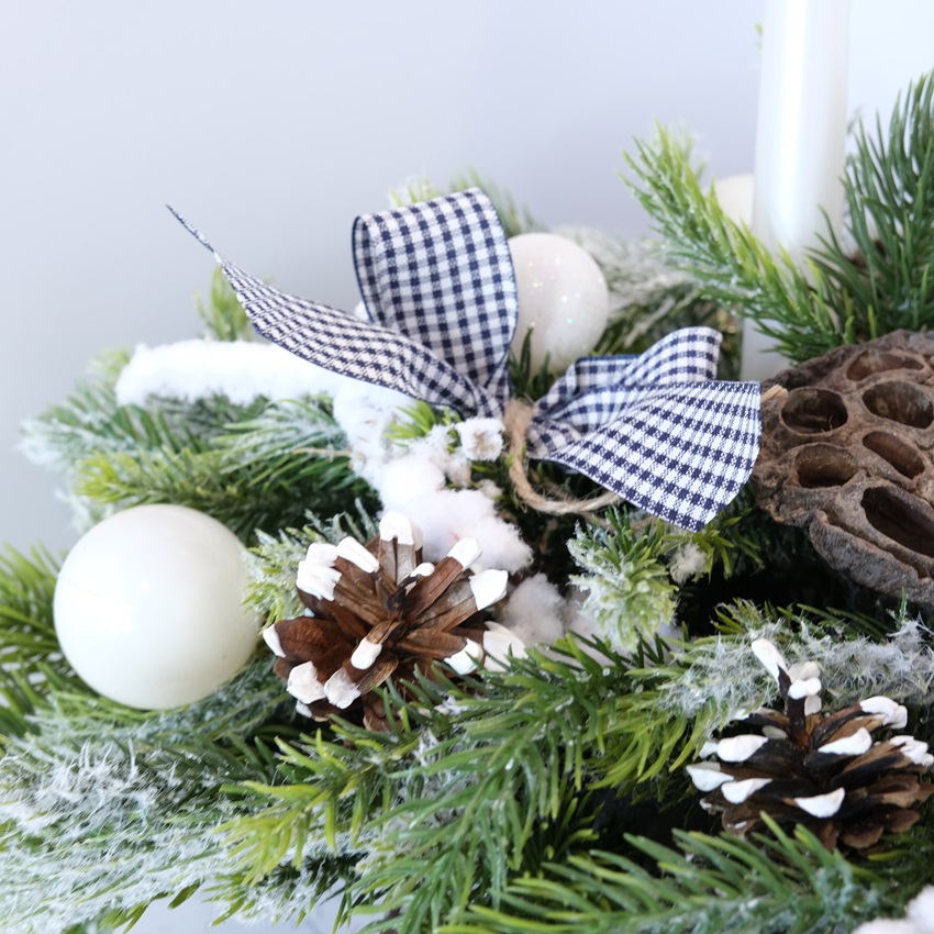 Новогодняя композиция в деревянном ящичке со свечами (искусственная)