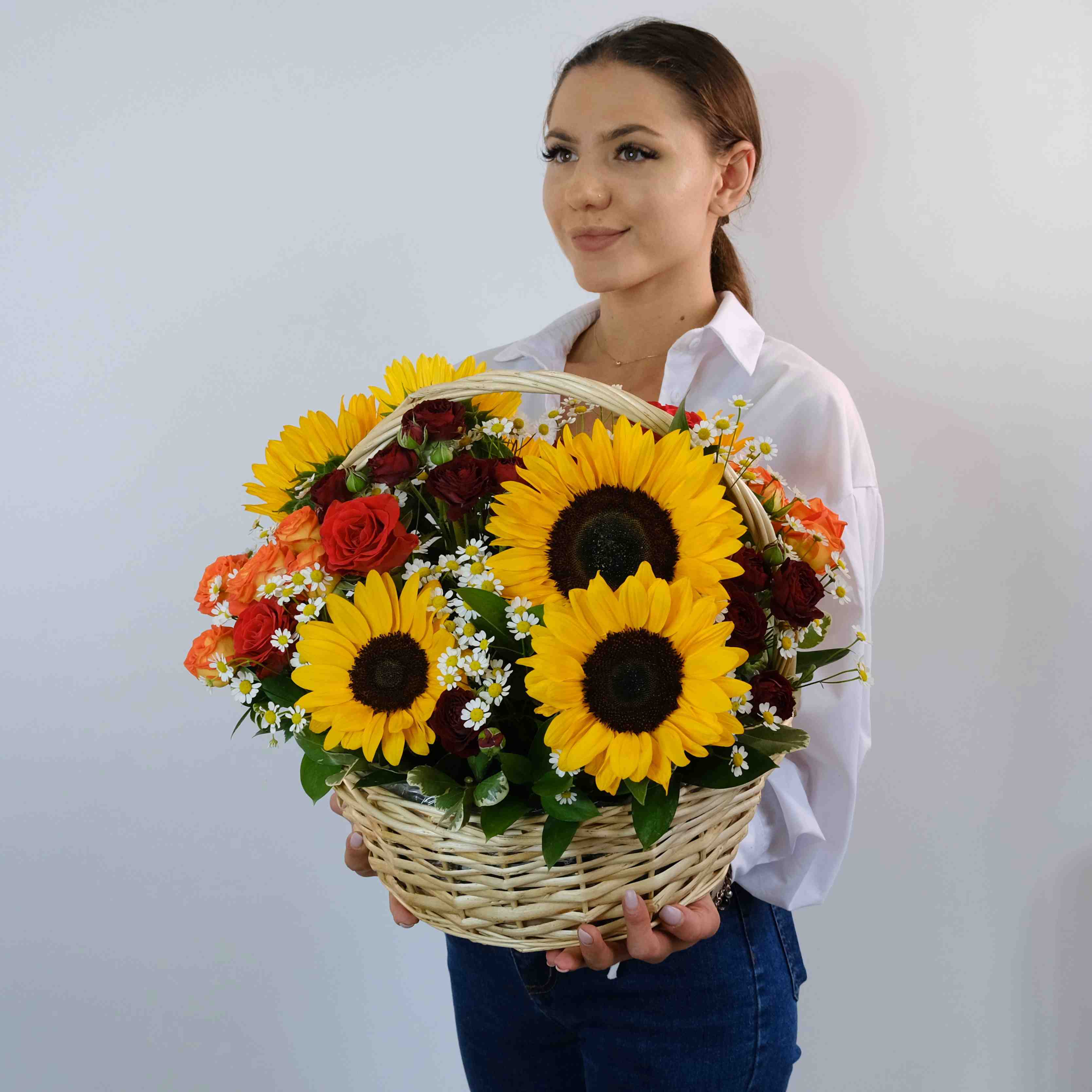 Корзина с подсолнухами "Лето для Тебя"