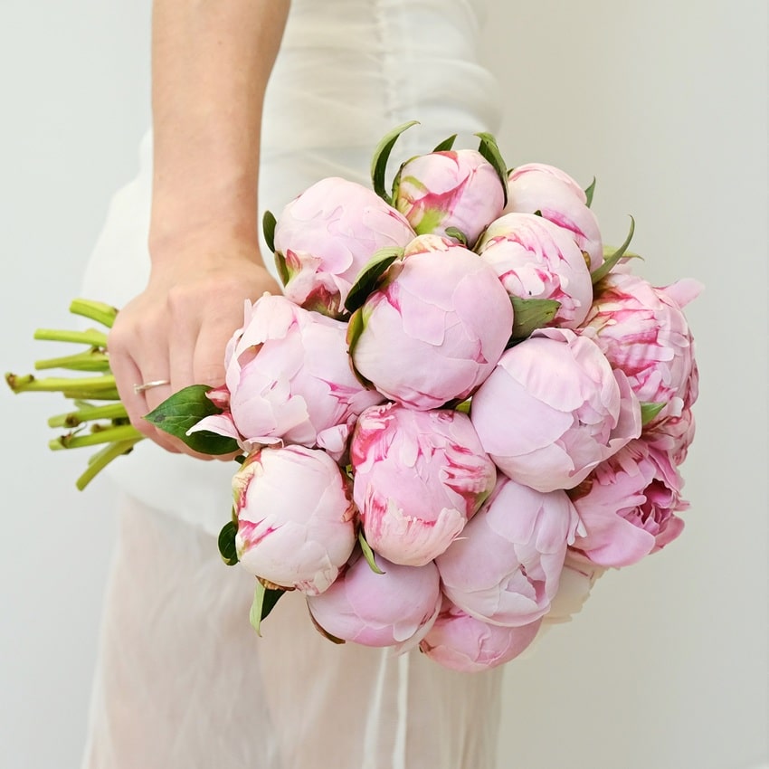 Букет невесты с розовыми пионами "Сара Бернар"