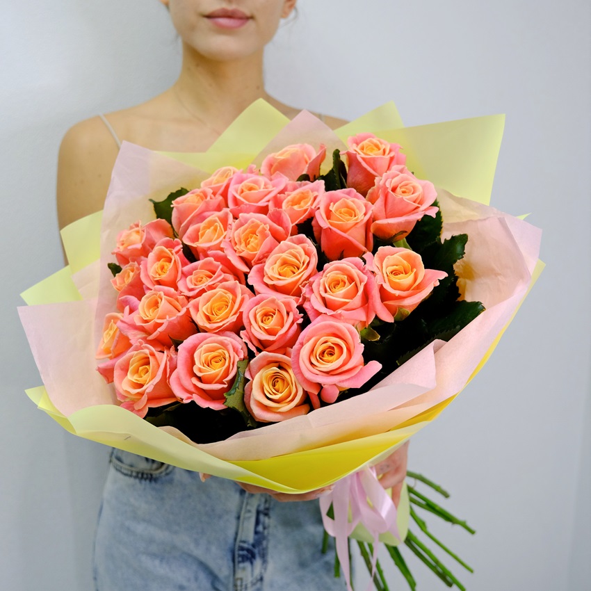 Волшебные персиковые розы 60 см, 25 штучек