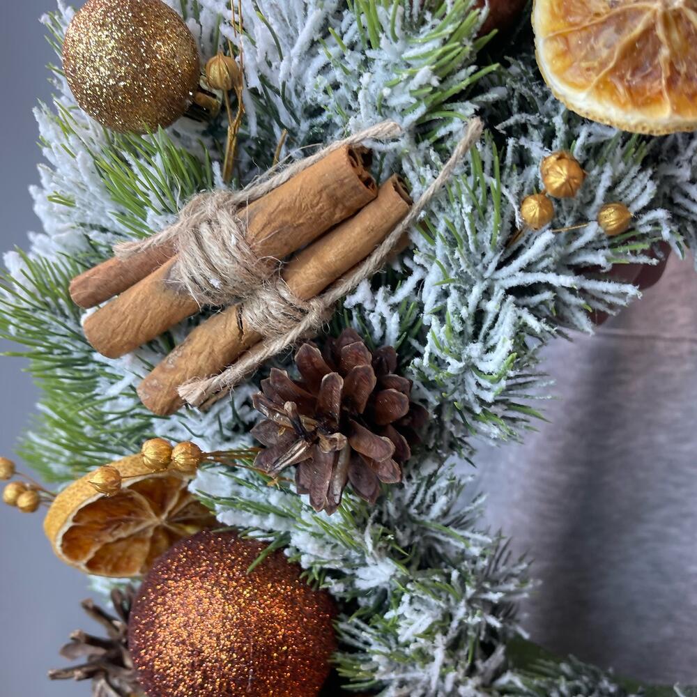 Новогодний венок с апельсинами и корицей (искусственный)