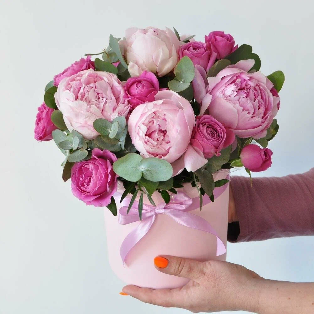 Пионы и розы Джульетта в коробке