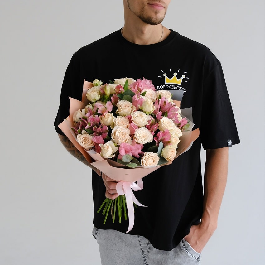 Кустовые розы и альстромерия в милом букете "Сливочный Рассвет"