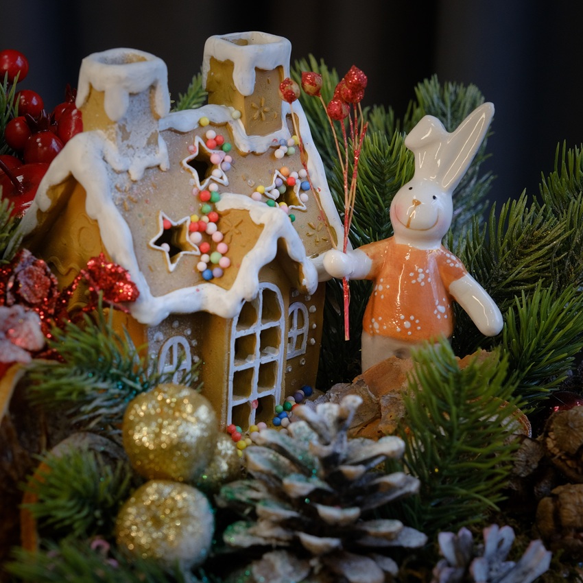 Новогодняя композиция "Пряничный домик" (искусственная)