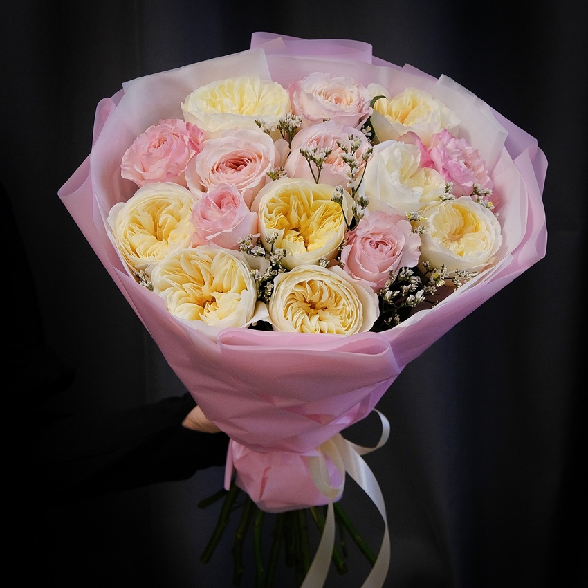 Пионовидные розы в нежных оттенках, 15 штучек (Английские розы Дэвида Остина)