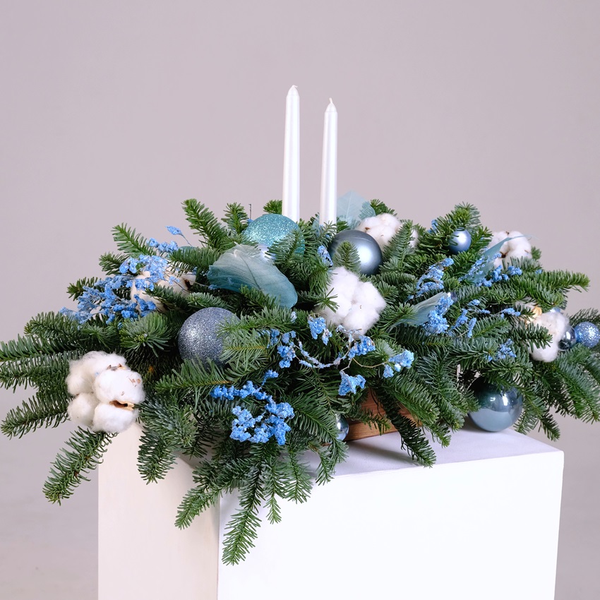 Шикарная новогодняя композиция из нобилиса со свечами "Frost Kiss"