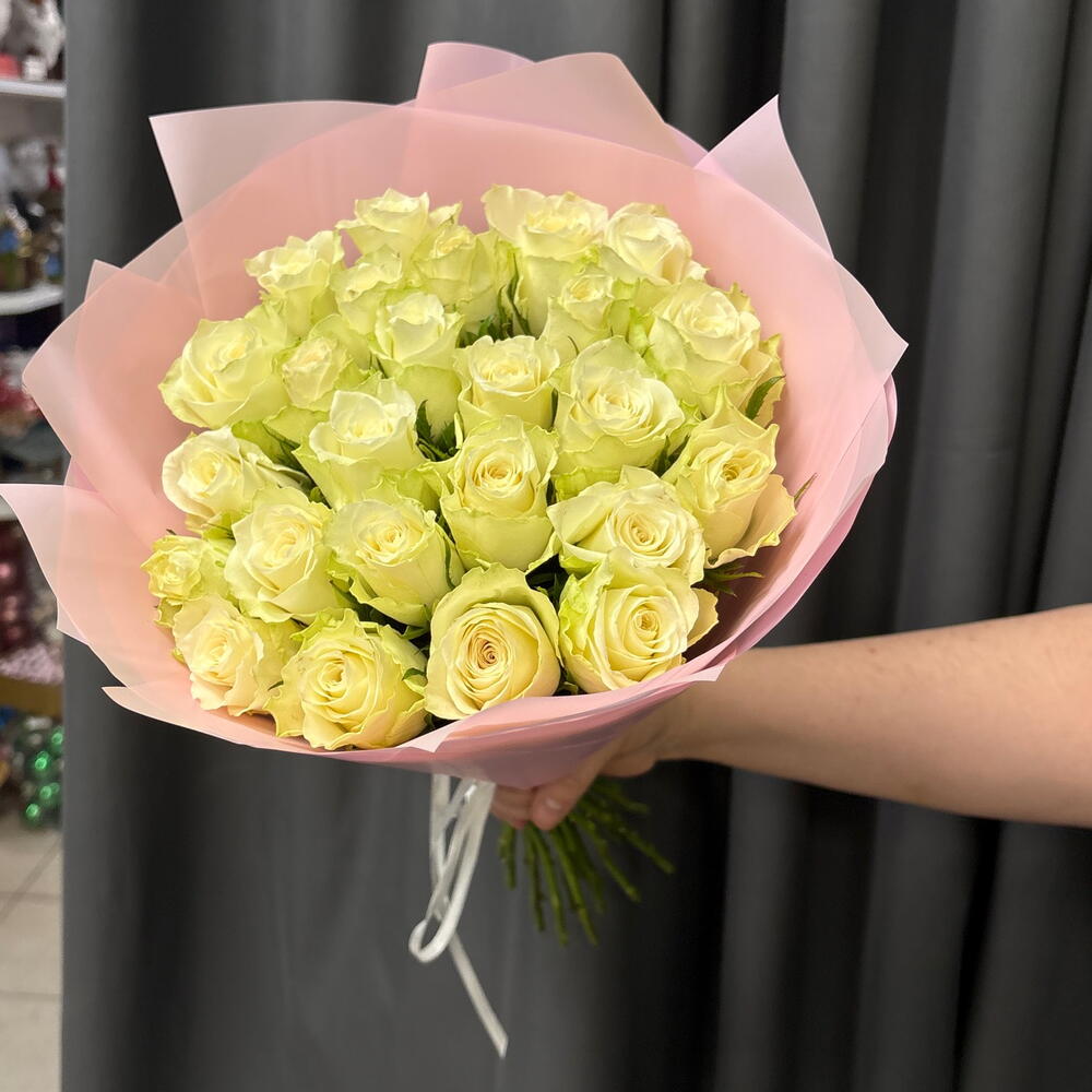 25 белых роз 40 см в букете «Лунное сафари»