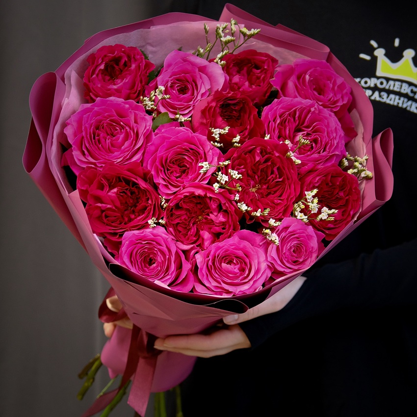 Красные пионовидные розы, 15 штучек (Английские розы Дэвида Остина)