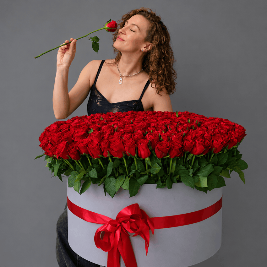 Роза красная в большой коробке, 301 штучка